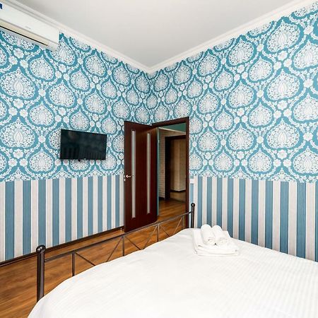 Stylish Apartment With A Balcony Overlooking The Park Odesa Exterior photo