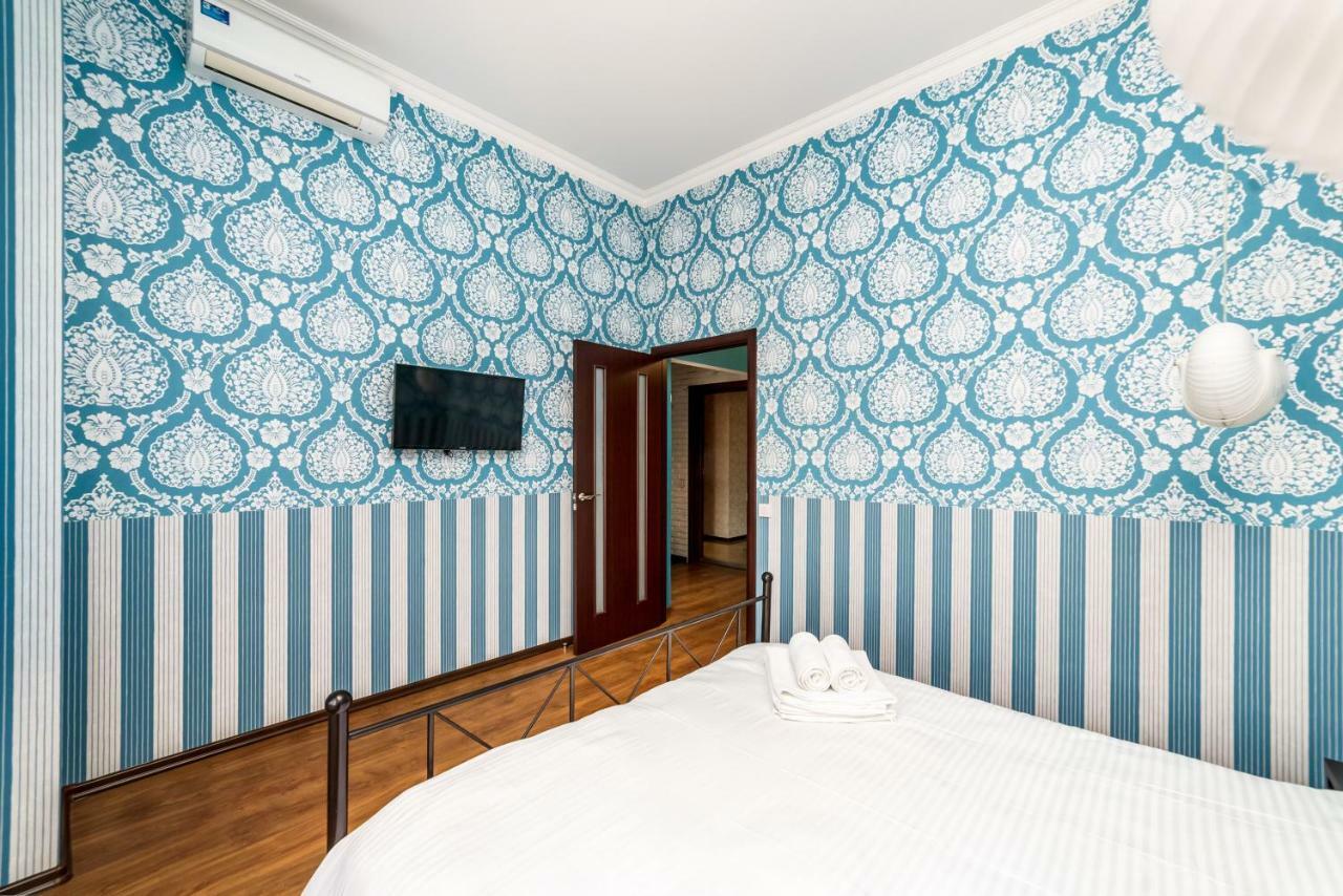 Stylish Apartment With A Balcony Overlooking The Park Odesa Exterior photo