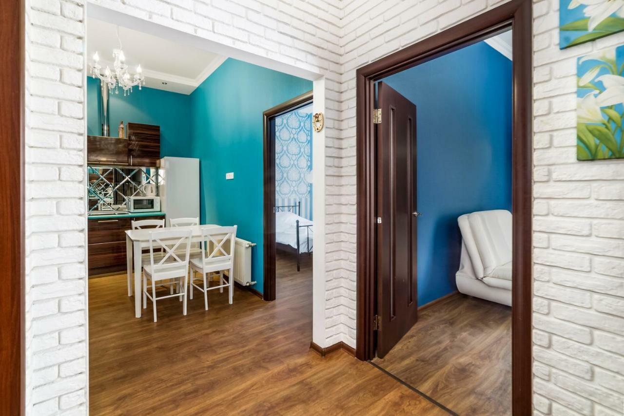 Stylish Apartment With A Balcony Overlooking The Park Odesa Exterior photo