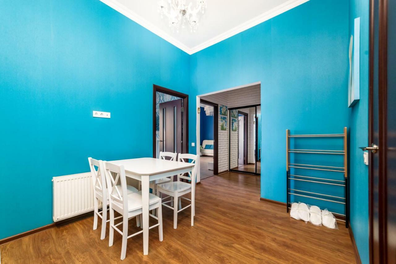 Stylish Apartment With A Balcony Overlooking The Park Odesa Exterior photo