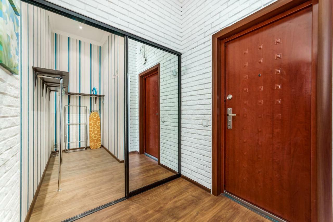 Stylish Apartment With A Balcony Overlooking The Park Odesa Exterior photo