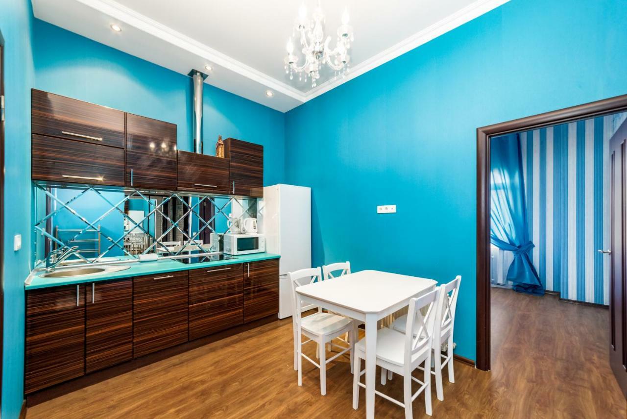 Stylish Apartment With A Balcony Overlooking The Park Odesa Exterior photo