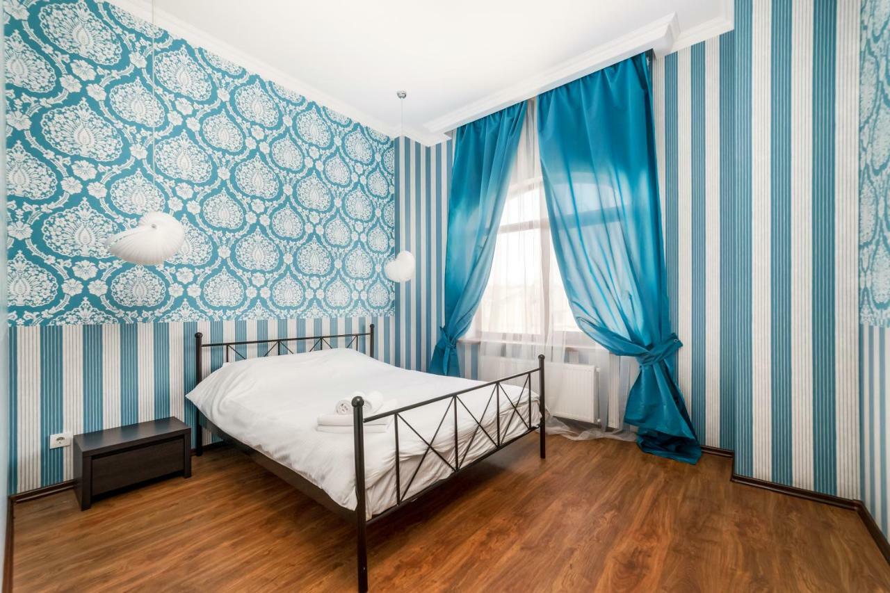 Stylish Apartment With A Balcony Overlooking The Park Odesa Exterior photo